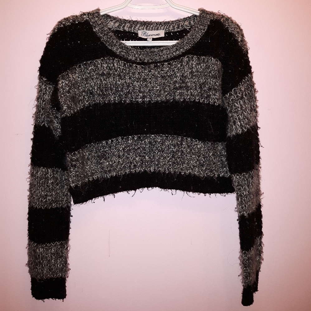Knitted cropped sweater